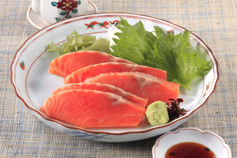 三文鱼,芥末,无人,横图,俯视,室内,特写,白天,烹饪,餐桌,桌面,桌子,鲑鱼,蔬菜,餐具,新鲜,碟子,盘,调料,酱汁,日本料理,料理,食品,调味品,调味料,菜肴,美食,食物,盘子,碟,日式料理,日式,摄影,佳肴,有机食品,绿色食品,影棚,餐台,大马哈鱼,山葵,撒蒙鱼,萨门鱼,冰海之皇,鲑,泽山葵,溪山葵,马哈鱼,麻哈鱼,大麻哈鱼,芥子末,山嵛菜,芥辣粉,哇沙比,辣根,彩图,高角度拍摄,影棚拍摄,拍摄