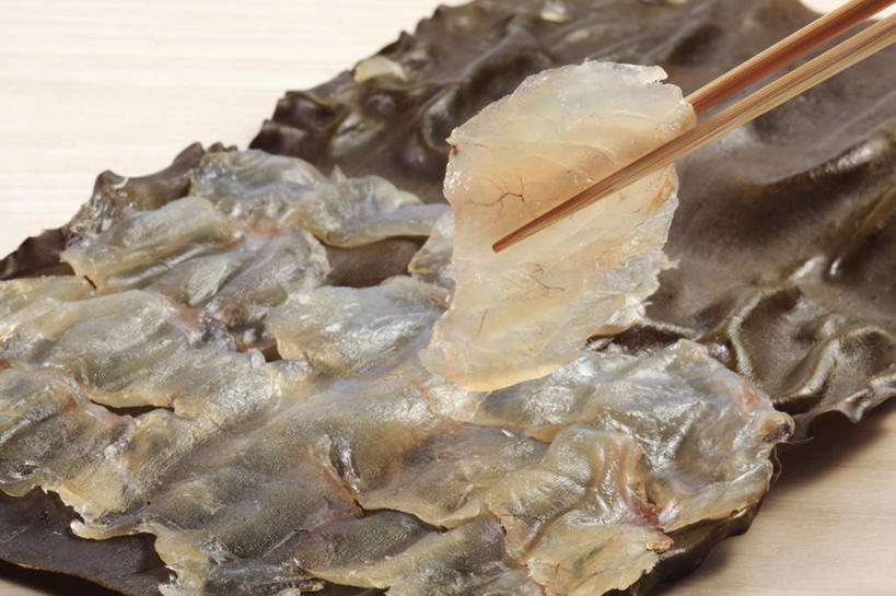 海鲜,生鱼片,无人,横图,俯视,室内,特写,白天,烹饪,餐桌,筷子,桌面,桌子,餐具,一排,一双,许多,整齐,碟子,盘,肉,鱼肉,日本料理,鱼片,料理,食品,鲷鱼,文化,传统,水产,菜肴,美食,肉类,海洋生物,食物,排列,一个,盘子,碟,日式料理,日式,摄影,佳肴,影棚,单个,餐台,礼节,鲷,加吉鱼,铜盆鱼,真鲷,队列,水生动物,海产品,礼仪,水生物,肉食,红鲷,海底动物,班加吉,加真鲷,沙西米,红加吉,进餐用具,彩图,高角度拍摄,影棚拍摄,拍摄,刺身