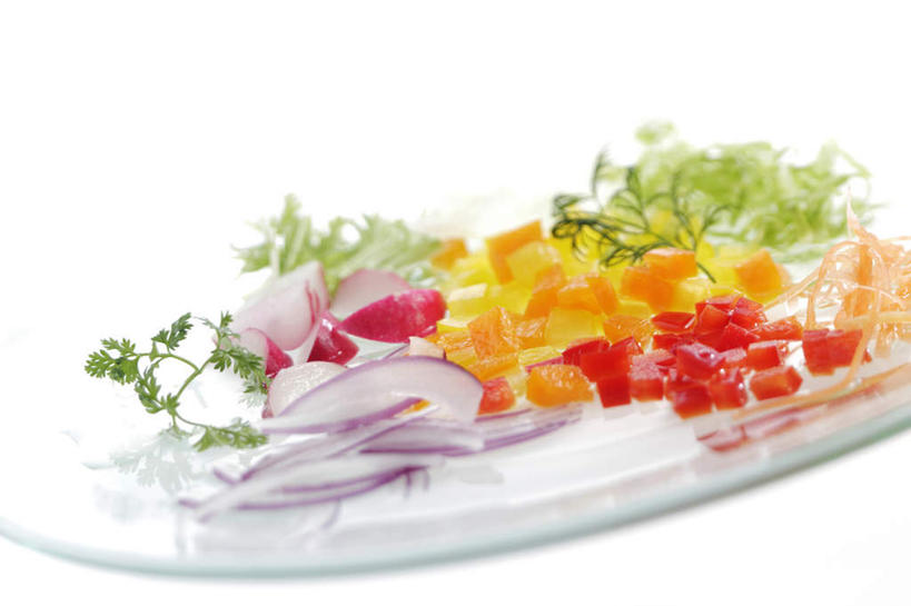 无人,横图,俯视,室内,特写,白天,白色背景,餐桌,桌面,桌子,苹果,蔬菜,洋葱,餐具,水果,许多,新鲜,碟子,盘,生食,食品,果实,食物,盘子,碟,摄影,有机食品,绿色食品,影棚,餐台,圆葱,洋葱头,球葱,彩图,高角度拍摄,影棚拍摄,拍摄