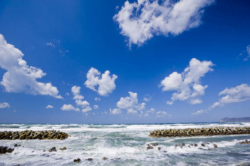 无人,横图,室外,白天,正面,旅游,度假,海浪,海洋,礁石,石头,美景,日本,亚洲,石子,景观,浪花,水平线,海平线,娱乐,蓝色,蓝天,天空,自然,海水,天,享受,休闲,景色,放松,晴朗,自然风光,海景,东亚,本州,万里无云,本州岛,日本国,青森,青森县,东北地方,大海,风浪,海,海水的波动,礁,近岸浪,石块,岩石,涌浪,晴空,晴空万里,彩图