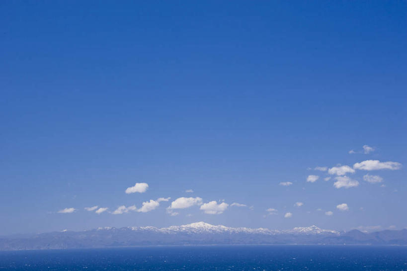 无人,横图,全景,室外,白天,正面,旅游,度假,海浪,海洋,美景,山,山脉,天际线,日本,亚洲,景观,浪花,山峰,云,云朵,山峦,云彩,娱乐,蓝色,白云,蓝天,天空,自然,海水,群山,天,享受,休闲,景色,放松,晴朗,自然风光,海景,东亚,本州,本州岛,日本国,青森,青森县,东北地方,大海,风浪,海,海水的波动,近岸浪,涌浪,晴空,彩图