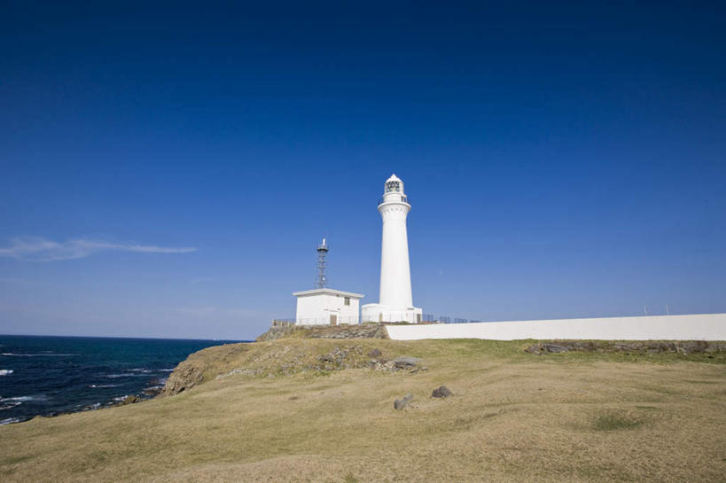 无人,横图,室外,白天,正面,旅游,度假,草地,草坪,海浪,海洋,美景,植物,建筑,日本,亚洲,景观,浪花,水平线,云,云朵,塔,灯塔,海平线,云彩,娱乐,草,蓝色,绿色,白云,蓝天,天空,自然,海水,天,享受,休闲,景色,放松,晴朗,自然风光,修建,海景,东亚,本州,本州岛,日本国,青森,青森县,东北地方,修筑,大海,风浪,海,海水的波动,近岸浪,涌浪,晴空,彩图