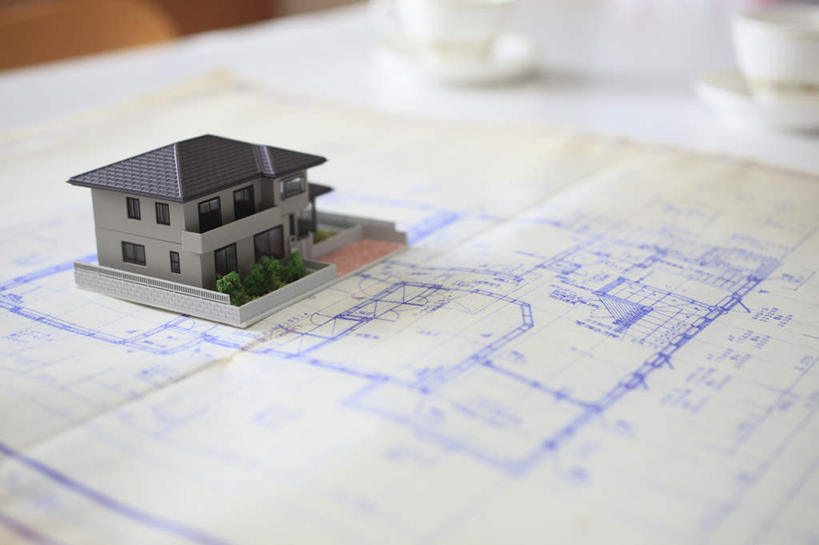 无人,横图,俯视,室内,特写,白天,桌子,静物,杯子,餐具,朦胧,模糊,立体,空间,瓷器,碟子,盘,图纸,办公桌,咖啡杯,设计图,陶瓷制品,一个,盘子,模型,碟,规划,单个,瓷杯,工程图,草图,蓝图,直观,建筑模型,建筑设计,设计,彩图,高角度拍摄