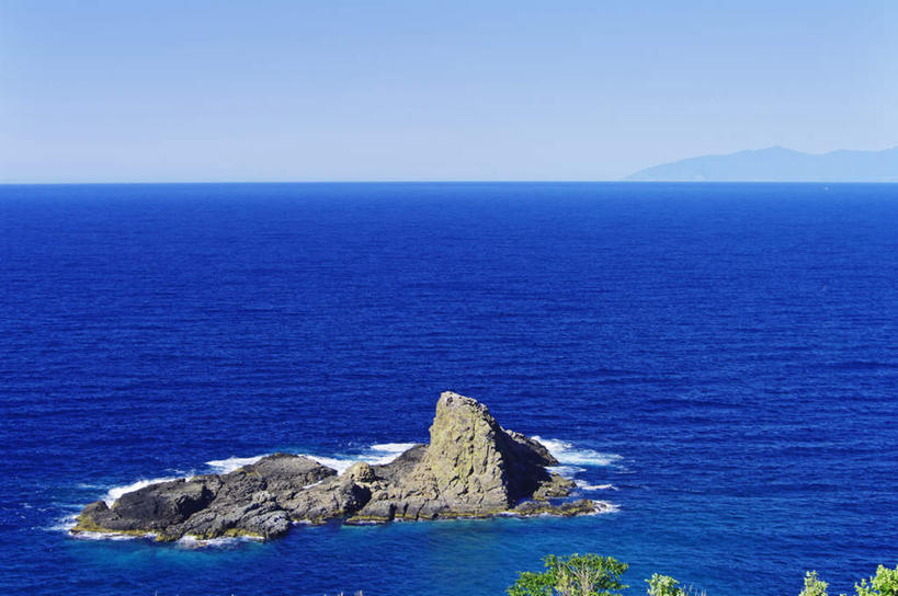 无人,横图,俯视,室外,白天,旅游,度假,海浪,海洋,礁石,石头,美景,北海道,日本,亚洲,石子,景观,浪花,水平线,辽阔,海平线,娱乐,蓝色,蓝天,天空,自然,海水,天,享受,休闲,广阔,景色,放松,晴朗,一望无际,自然风光,海景,东亚,万里无云,日本国,北海道地方,北海道岛,无边无际,一马平川,大海,风浪,海,海水的波动,礁,近岸浪,石块,岩石,涌浪,晴空,晴空万里,彩图,高角度拍摄,水天相接,水天一线