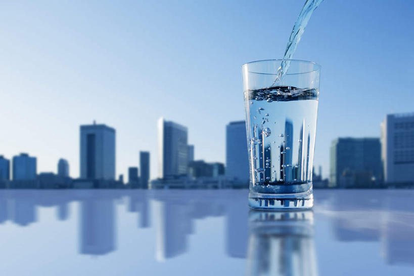 无人,高楼大厦,横图,室内,白天,正面,度假,数码,科技,美景,水,城市风光,城市,大厦,建筑,摩天大楼,杯子,阴影,反射,网络,液体,影子,景观,水滴,高光,几何,计算机图形,合成,娱乐,建设,玻璃制品,蓝色,蓝天,天空,水杯,天,享受,休闲,景色,放松,晴朗,电脑合成图,数码合成图,万里无云,写实,具体,具象,玻璃杯,晴空,晴空万里,彩图,大楼,高层建筑,高楼,摩天楼