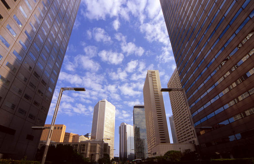 无人,高楼大厦,横图,室外,白天,仰视,度假,美景,城市风光,城市,大厦,建筑,路灯,摩天大楼,照明,东京,日本,亚洲,阴影,光线,影子,景观,云,云朵,灯光,新宿,云彩,娱乐,建设,灯,蓝色,白云,蓝天,天空,阳光,天,享受,休闲,景色,放松,晴朗,照亮,照明设备,东亚,本州,关东地方,本州岛,日本国,东京都,新宿区,县厅,东京市,晴空,彩图,低角度拍摄,大楼,高层建筑,高楼,摩天楼