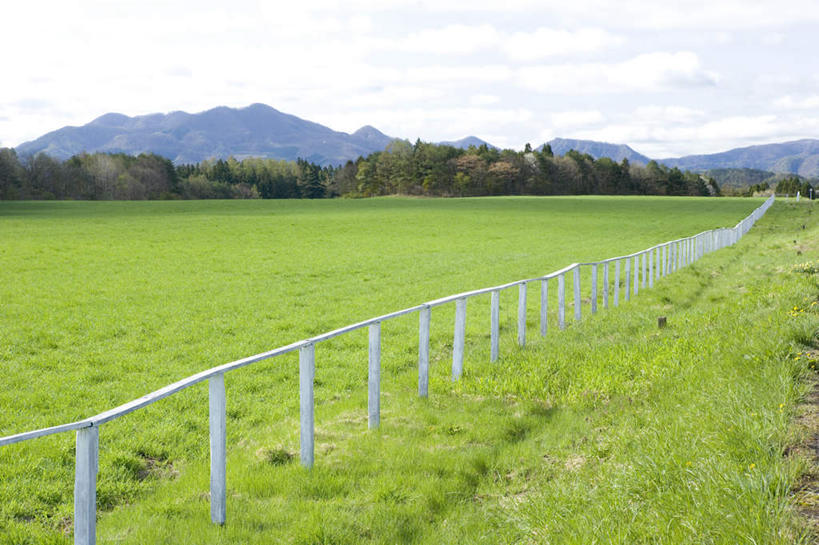 无人,栏杆,横图,室外,白天,正面,旅游,度假,草地,草坪,美景,山,山脉,日本,亚洲,景观,山峰,云,云朵,围栏,山峦,云彩,娱乐,护栏,草,蓝色,白云,蓝天,天空,自然,群山,天,享受,休闲,景色,放松,晴朗,自然风光,东亚,本州,本州岛,日本国,岩手,岩手县,东北地方,晴空,彩图