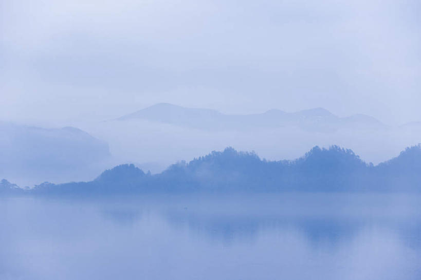 无人,横图,室外,白天,正面,旅游,度假,湖,湖泊,美景,山,山脉,水,雾,日本,亚洲,朦胧,模糊,湖面,景观,山峰,水流,水面,山峦,娱乐,自然,湖水,群山,享受,休闲,景色,放松,迷雾,自然风光,东亚,本州,本州岛,日本国,青森,青森县,东北地方,十和田市,十和田,大雾,彩图