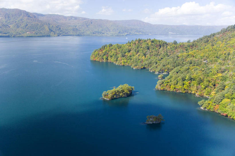 无人,横图,俯视,航拍,室外,白天,旅游,度假,湖,湖泊,美景,森林,树林,水,植物,日本,亚洲,湖面,景观,水流,水面,云,云朵,云彩,娱乐,树,树木,蓝色,绿色,白云,蓝天,天空,自然,湖水,天,享受,休闲,景色,放松,生长,成长,鸟瞰,自然风光,东亚,本州,本州岛,日本国,青森,青森县,东北地方,十和田市,十和田,彩图,高角度拍摄