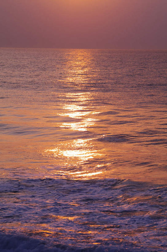 无人,竖图,俯视,室外,白天,旅游,度假,海浪,海洋,美景,日落,北海道,日本,亚洲,阴影,光线,影子,景观,浪花,水平线,晚霞,霞光,辽阔,海平线,娱乐,蓝色,蓝天,天空,阳光,自然,海水,黄昏,天,享受,休闲,广阔,景色,彩霞,放松,一望无际,自然风光,海景,东亚,日本国,北海道地方,北海道岛,无边无际,一马平川,大海,风浪,海,海水的波动,近岸浪,涌浪,夕阳,彩图,高角度拍摄,水天相接,水天一线