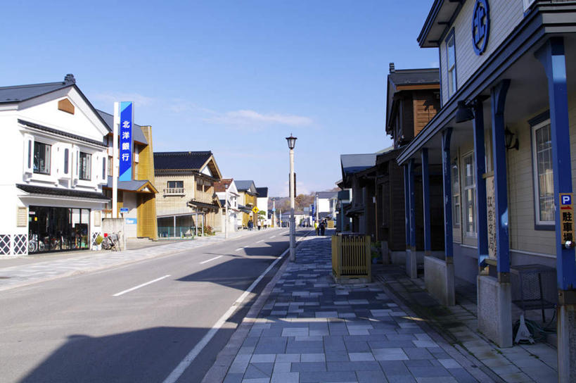 无人,家,横图,室外,白天,正面,度假,美景,城市风光,城市,道路,路,路灯,公路,照明,北海道,日本,亚洲,阴影,光线,日文,标志,文字,影子,字符,房屋,屋子,景观,云,云朵,灯光,分界线,停车线,交通,云彩,娱乐,标识,楼房,住宅,灯,蓝色,白云,蓝天,天空,阳光,天,享受,休闲,景色,放松,车行道,车行道分界线,照亮,照明设备,标线,东亚,车行线,日本国,北海道地方,北海道岛,日语,马路,彩图,房子