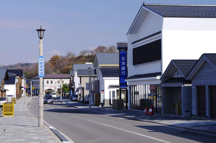 无人,家,横图,室外,白天,正面,度假,美景,城市风光,城市,道路,路,路灯,公路,照明,北海道,日本,亚洲,阴影,光线,日文,标志,文字,影子,字符,房屋,屋子,景观,云,云朵,灯光,分界线,停车线,交通,云彩,娱乐,标识,楼房,住宅,灯,蓝色,白云,蓝天,天空,阳光,天,享受,休闲,景色,放松,车行道,车行道分界线,照亮,照明设备,标线,东亚,车行线,日本国,北海道地方,北海道岛,日语,马路,彩图,房子