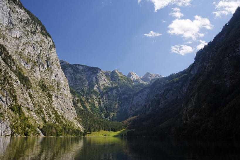 无人,公园,横图,室外,白天,正面,旅游,度假,湖,湖泊,美景,山,山脉,树林,水,植物,德国,欧洲,阴影,波纹,光线,影子,湖面,景观,山峰,水流,水面,涟漪,山峦,娱乐,树,树木,蓝色,绿色,倒影,蓝天,水纹,天空,阳光,自然,波浪,湖水,群山,天,享受,休闲,景色,放松,生长,晴朗,成长,倒映,国家公园,西欧,自然风光,万里无云,德意志联邦共和国,水晕,巴伐利亚,巴伐利亚州,拜恩州,拜恩自由州,反照,贝希特斯加登,贝希特斯加登县,贝希特斯加登国家公园,晴空,晴空万里,彩图