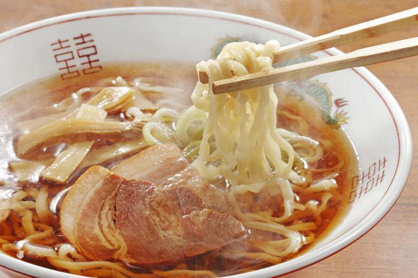 面食,面条,无人,横图,俯视,室内,特写,白天,烹饪,雾,餐桌,筷子,桌子,餐具,一双,阴影,沸腾,朦胧,模糊,反射,蒸汽,影子,陶瓷,面,肉,日本料理,料理,食品,陶瓷制品,水蒸气,雾气,文化,传统,拉面,猪肉,菜肴,美食,肉类,食物,一个,容器,碗,日式料理,日式,摄影,佳肴,影棚,单个,餐台,储藏,礼节,气体,储存,礼仪,肉食,豚肉,蒸发,日本拉面,进餐用具,彩图,高角度拍摄,影棚拍摄,拍摄,贮存