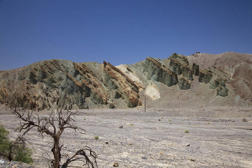 无人,公园,横图,室外,白天,正面,旅游,度假,石头,美景,沙漠,山,山脉,植物,美国,阴影,光线,石子,影子,景观,山顶,山峰,山峦,娱乐,树,树木,蓝色,绿色,蓝天,天空,阳光,自然,群山,天,享受,休闲,景色,放松,生长,晴朗,成长,北美,北美洲,国家公园,加利福尼亚,自然风光,美洲,内华达州,加州,沉积岩,死亡谷国家公园,加利福尼亚州,万里无云,金州,黄金州,北亚美利加洲,亚美利加洲,内华达,北美艾灌木丛州,产银之州,银山州,银之州,大盆地国家公园,死谷,死谷国家公园,颠峰,极峰,水成岩,大漠,砂漠,石块,岩石,晴空,晴空万里,彩图,白松县,美利坚合众国