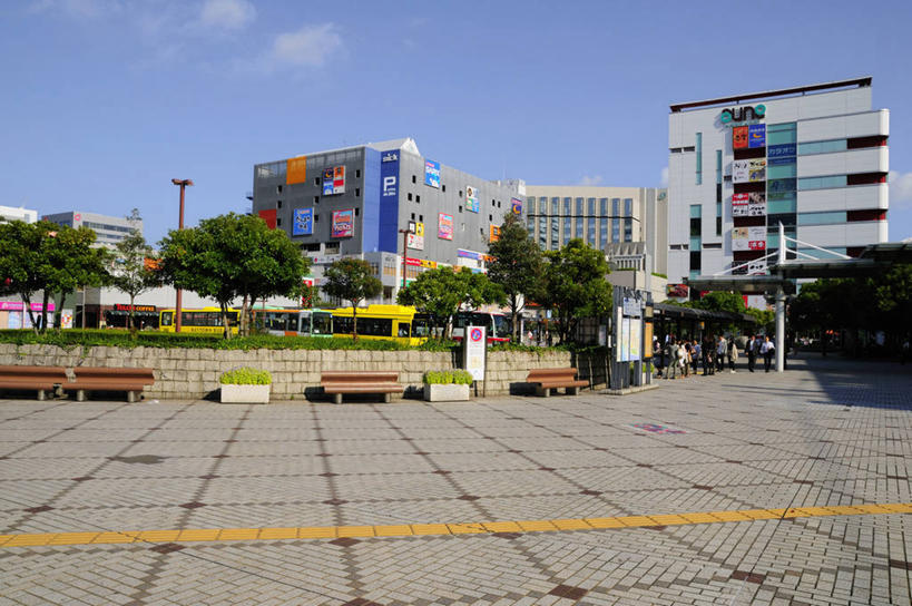 无人,家,高楼大厦,横图,室外,白天,正面,度假,美景,植物,楼梯,城市风光,城市,大厦,道路,建筑,路,路灯,摩天大楼,公路,椅子,照明,日本,亚洲,阴影,光线,影子,房屋,阶梯,木椅,屋子,景观,云,云朵,公寓,灯光,交通,千叶县,云彩,娱乐,洋房,楼房,台阶,住宅,灯,树,树木,蓝色,绿色,白云,蓝天,天空,阳光,自然,天,享受,休闲,景色,放松,生长,晴朗,成长,照亮,照明设备,东亚,本州,关东地方,本州岛,日本国,千叶,晴空,马路,彩图,房子,大楼,高层建筑,高楼,摩天楼,幕张国际城