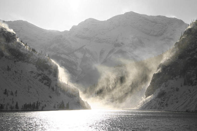 无人,横图,室外,白天,正面,旅游,度假,河流,石头,美景,山,山脉,水,雪,大雪,阴影,波纹,光线,石子,影子,河水,积雪,景观,山峰,水流,雪景,云,云朵,冬季,冬天,涟漪,山峦,云彩,娱乐,蓝色,白云,蓝天,水纹,天空,阳光,自然,波浪,群山,天,享受,休闲,景色,放松,寒冷,自然风光,水晕,严寒,亚伯达,石块,岩石,彩图