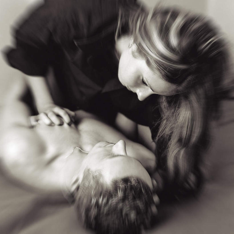 西方人,脸,头,脸颊,两个人,躺,方图,室内,特写,白天,正面,爱情,性感,欧洲,欧洲人,服装,朦胧,模糊,浪漫,休闲装,裸露,衣服,休闲,和谐,温暖,温馨,休闲服,恩爱,激情,诱惑,恋人,服饰,赤裸,和睦,性,裸,婚姻,欲望,性交,性行为,做爱,性生活,性爱,性关系,两性,性知识,生殖,生理,同居,情感,卧着,男人,男性,年轻男性,年轻女性,女人,女性,白种人,头部,脸部,脸蛋,面部,情侣,躺着,卧,半身,彩图,伴侣,融洽