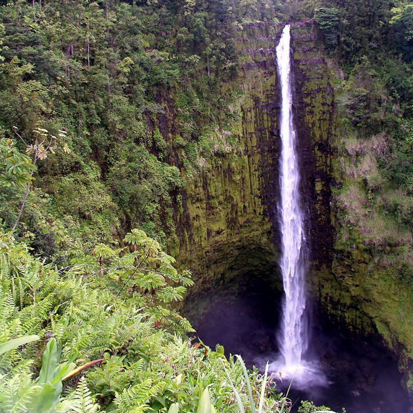 无人,方图,俯视,室外,白天,旅游,度假,美景,瀑布,山,山脉,树林,水,植物,阴影,飞溅,溅,光线,液体,影子,景观,山峰,水滴,山峦,娱乐,水珠,树,树木,绿色,阳光,自然,群山,享受,休闲,景色,放松,生长,成长,喷洒,自然风光,跌水,彩图,高角度拍摄