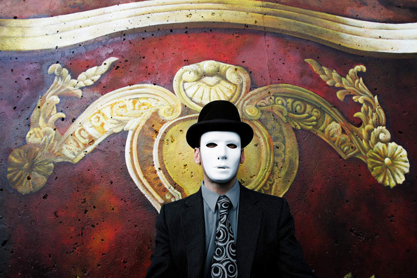 西方人,脸,头,脸颊,一个人,站,横图,室内,特写,白天,正面,抽象,西装,绘画,帽子,欧洲,欧洲人,仅一个男性,仅一个人,套装,正装,艺术,彩绘,草帽,面具,图案,墙,艺术品,古典,职业装,文化,墙壁,墙面,仅一个年轻男性,工艺品,靠,靠着,品味,站着,概念,美术,高雅,美学,图文,男人,男性,年轻男性,白种人,头部,脸部,脸蛋,面部,站立,半身,彩图,涂鸦