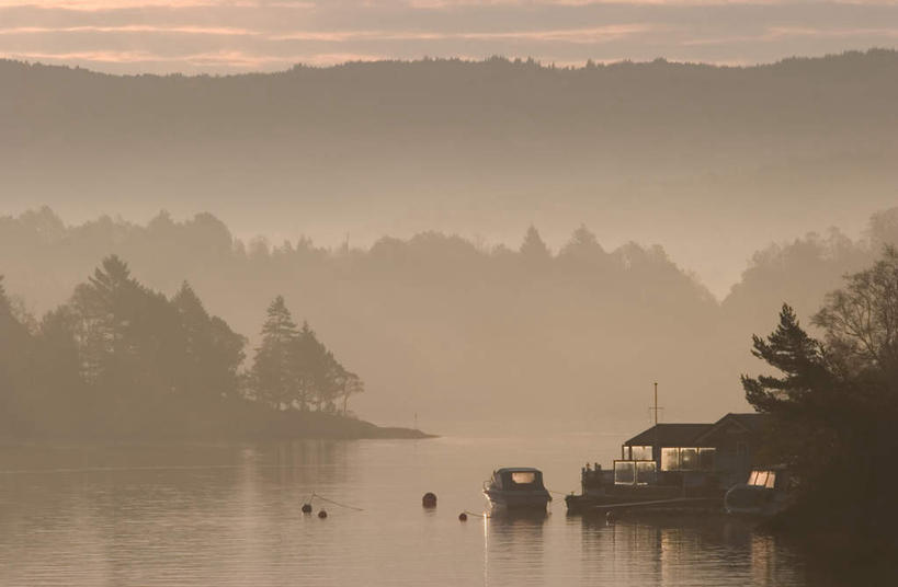 无人,横图,室外,白天,正面,旅游,度假,湖,湖泊,美景,日落,山,山脉,树林,水,植物,船,挪威,欧洲,波纹,湖面,景观,山峰,水流,水面,晚霞,霞光,落日,木船,涟漪,山峦,娱乐,树,树木,蓝色,绿色,蓝天,水纹,天空,自然,黄昏,交通工具,波浪,湖水,群山,天,享受,休闲,景色,彩霞,放松,生长,成长,舟,斯堪的纳维亚,自然风光,载具,北欧,斯堪的纳维亚半岛,水晕,挪威王国,夕照,夕阳,彩图,斜阳