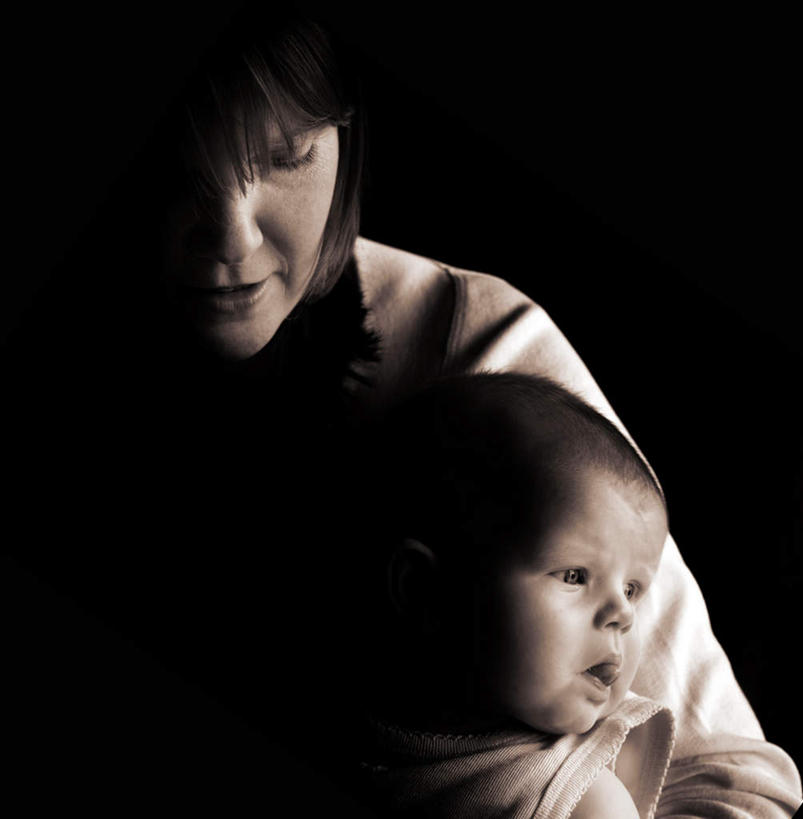 西方人,婴儿,儿童,脸,头,脸颊,两个人,家庭,母亲,女儿,坐,抱,竖图,室内,特写,白天,正面,婴儿服装,纯洁,欧洲,欧洲人,黑色背景,服装,休闲装,吐舌头,小孩,衣服,伸舌头,休闲,温暖,温馨,母女,一家人,休闲服,吐舌,可爱,母爱,摄影,服饰,活泼,影棚,抱着,和睦,搂着,宝宝,纯真,烂漫,无邪,伶俐,天真,女人,女性,中年女性,白种人,孩子,头部,脸部,脸蛋,面部,怀抱,搂,搂抱,相抱,拥抱,坐着,半身,彩图,影棚拍摄,婴儿服,拍摄,融洽,女生