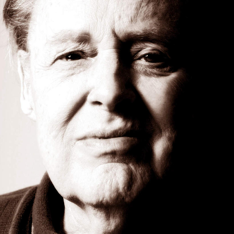 西方人,脸,头,脸颊,一个人,坐,方图,室内,特写,白天,白色背景,正面,欧洲,欧洲人,仅一个男性,仅一个人,阴影,光线,影子,灯光,注视,观察,看,仅一个老年男性,摄影,影棚,观看,察看,关注,老年男性,男人,男性,白种人,头部,脸部,脸蛋,面部,坐着,半身,彩图,影棚拍摄,拍摄