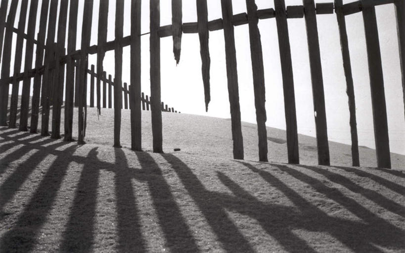 无人,栏杆,横图,室外,白天,正面,旅游,度假,美景,沙漠,阴影,光线,影子,栅栏,景观,篱笆,围栏,娱乐,护栏,阳光,自然,享受,休闲,景色,放松,自然风光,大漠,砂漠,彩图