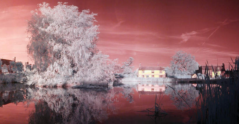 无人,家,横图,室外,白天,正面,旅游,度假,湖,湖泊,美景,水,植物,阴影,反射,影子,房屋,屋子,湖面,景观,水流,水面,云,云朵,云彩,娱乐,楼房,住宅,树,树木,红色,绿色,白云,天空,自然,湖水,天,享受,休闲,景色,放松,生长,晴朗,成长,自然风光,晴空,彩图,房子