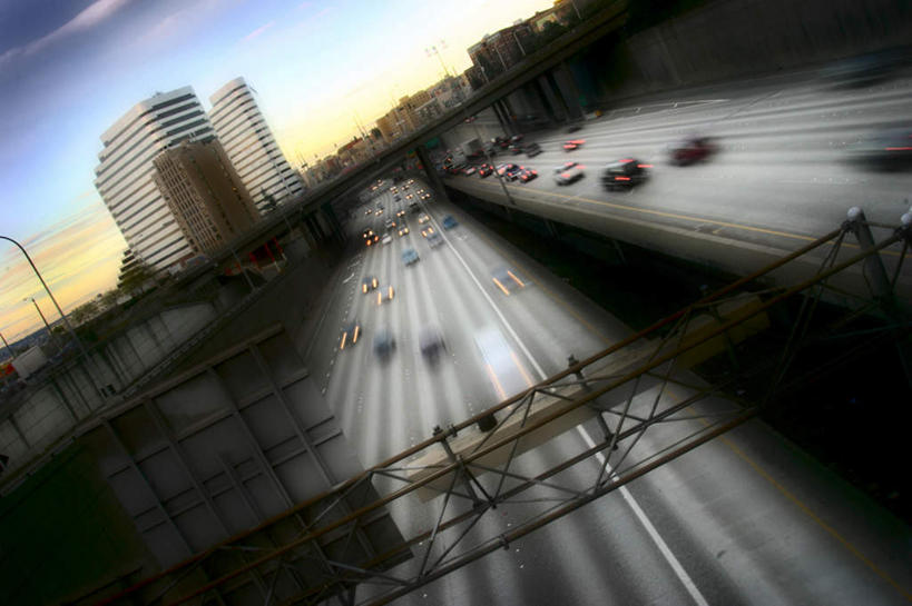 无人,高楼大厦,横图,俯视,室外,白天,度假,美景,城市风光,城市,大厦,道路,建筑,路,摩天大楼,公路,汽车,华盛顿,美国,朦胧,模糊,景观,云,云朵,交通,云彩,娱乐,车,蓝色,白云,蓝天,天空,交通工具,轿车,天,享受,休闲,景色,放松,晴朗,北美,北美洲,载具,美洲,华盛顿州,西雅图,常绿之州,常青州,北亚美利加洲,亚美利加洲,绿宝石城,翡翠之城,雨城,常绿之城,阿拉斯加门户,女王之城,喷气机之城,常青城,晴空,马路,彩图,高角度拍摄,大楼,高层建筑,高楼,摩天楼