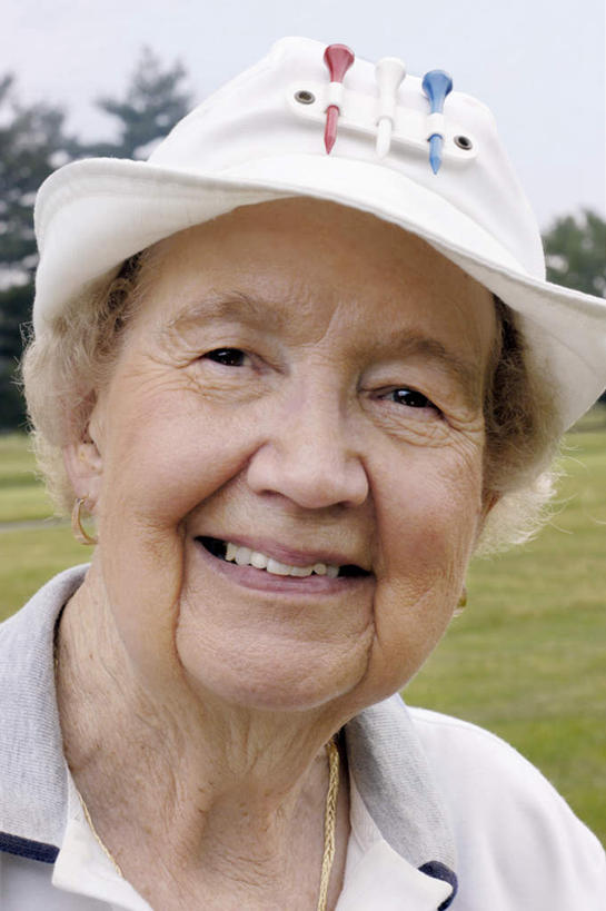 西方人,一个人,站,竖图,室内,白天,正面,草地,草坪,植物,帽子,欧洲,欧洲人,仅一个女性,仅一个人,服装,云,云朵,云彩,休闲装,草,树,树木,衣服,绿色,白云,天空,自然,遮阳帽,天,站着,休闲,休闲服,服饰,仅一个老年女性,生长,成长,老年女性,女人,女性,白种人,站立,半身,彩图