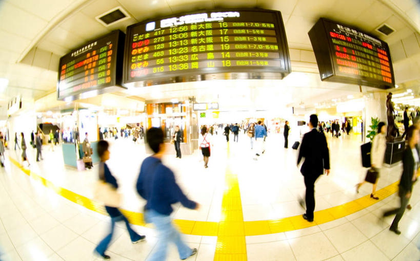 东方人,横图,室内,白天,正面,广角镜头,鱼眼镜头,显示器,地铁,路灯,照明,亚洲,一排,整齐,瓷砖,地砖,屏幕,灯光,地面,轨道交通,许多人,黄种人,显示屏,灯,排列,一群人,照亮,照明设备,队列,输出设备,男人,男性,年轻男性,年轻女性,女人,女性,亚洲人,彩图,全身,地铁机动车,地下铁,轻轨