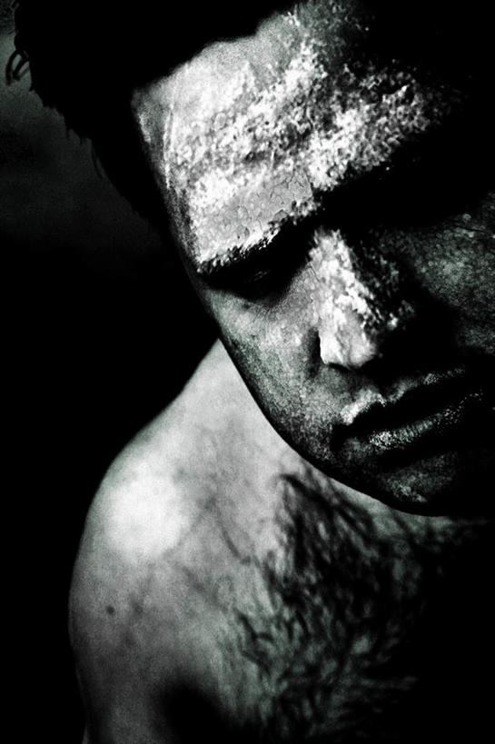 西方人,脸,头,脸颊,一个人,站,竖图,黑白,室内,特写,白天,正面,欧洲,欧洲人,仅一个男性,仅一个人,节日,庆祝,文化,裸露,仅一个年轻男性,站着,庆典,万圣节,肮脏,纪念,恐怖,裸,可怕,邋遢,可骇,龌龊,污秽,恐惧,男人,男性,年轻男性,白种人,头部,脸部,脸蛋,面部,站立,半身