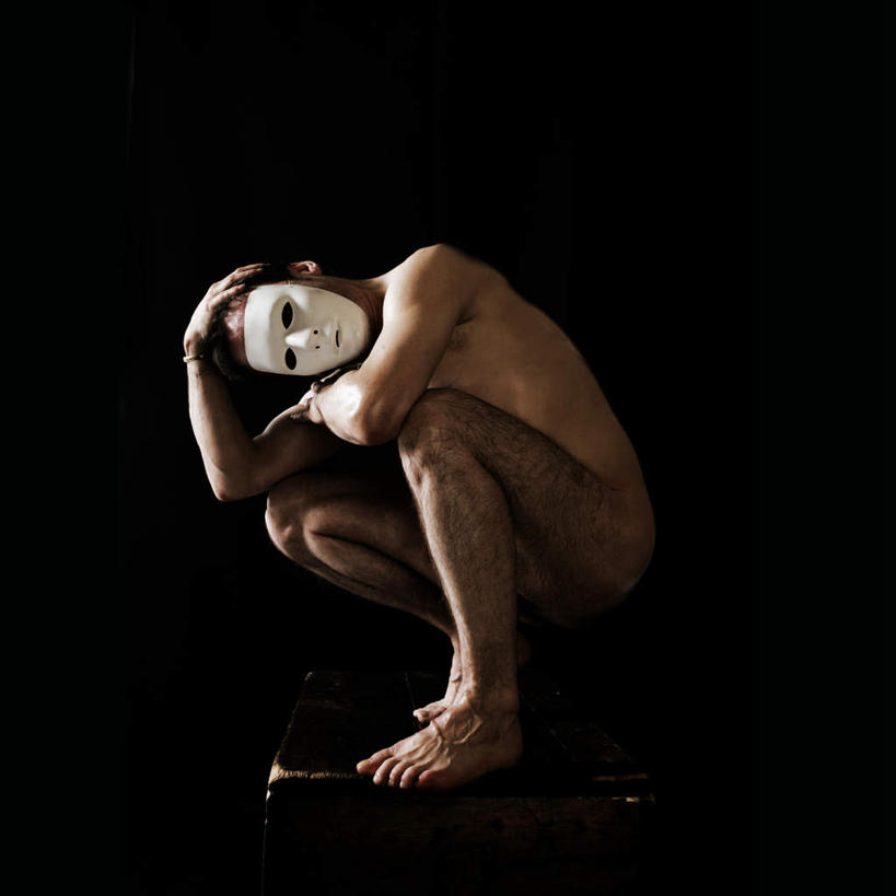 西方人,一个人,蹲,摸,方图,室内,白天,侧面,欧洲,欧洲人,仅一个年轻女性,仅一个女性,仅一个人,抚摸,黑色背景,裸露,摄影,影棚,裸,年轻女性,女人,女性,白种人,触摸,蹲着,接触,彩图,全身,影棚拍摄,拍摄