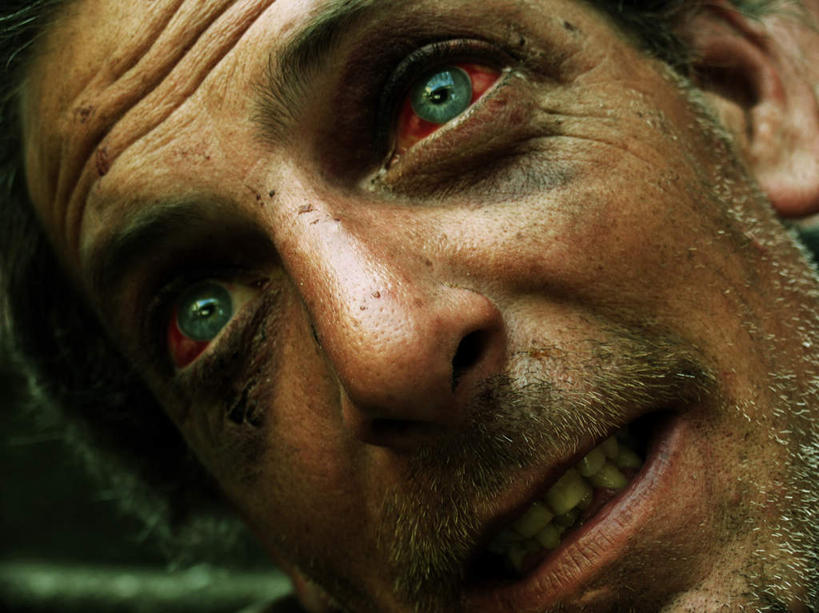 西方人,脸,头,眼睛,脸颊,眉毛,睫毛,一个人,站,横图,室外,特写,白天,正面,欧洲,欧洲人,瞳孔,仅一个男性,仅一个人,注视,仅一个年轻男性,蓝色,观察,看,站着,血液,眼部,观看,察看,关注,男人,男性,年轻男性,白种人,头部,睫,脸部,脸蛋,眉,面部,眼,眼睫毛,眼眉,站立,半身,彩图,眼眉毛