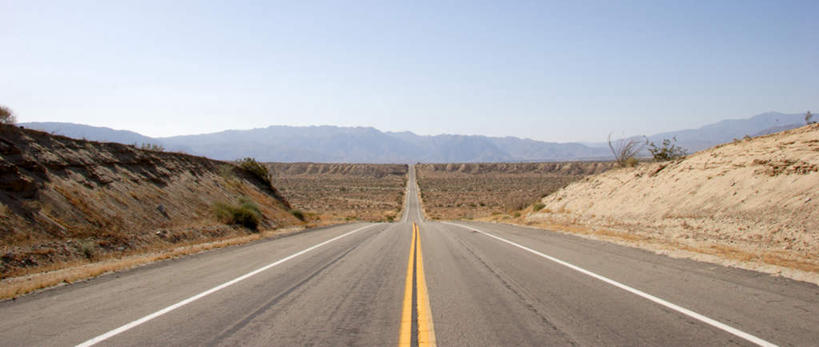 无人,横图,全景,室外,白天,正面,旅游,度假,石头,美景,沙漠,山,山脉,道路,路,公路,美国,石子,景观,山峰,分界线,停车线,交通,山峦,娱乐,蓝色,蓝天,天空,自然,群山,天,享受,休闲,景色,放松,车行道,车行道分界线,北美,北美洲,加利福尼亚,自然风光,延伸,标线,美洲,加州,车行线,加利福尼亚州,金州,黄金州,北亚美利加洲,亚美利加洲,大漠,砂漠,石块,岩石,马路,彩图