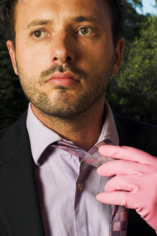 西方人,脸,头,脸颊,胡须,一个人,商务人士,商务男性,竖图,室外,白天,正面,衬衫,安全,欧洲,欧洲人,仅一个男性,仅一个人,仅一个中年男性,套装,防护,注视,观察,看,橡胶,观看,保护,察看,关注,保险,商务装,橡胶手套,工薪阶层,橡胶制品,保全,周全,安稳,安定,平安,男人,男性,中年男性,白种人,头部,胡子,络腮胡,脸部,脸蛋,面部,白领,上班族,半身,彩图,衬衣