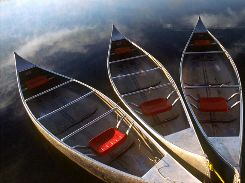 无人,码头,横图,俯视,室外,白天,度假,美景,城市风光,城市,港口,船,一排,阴影,整齐,光线,影子,景观,木船,娱乐,排列,阳光,交通工具,享受,休闲,景色,放松,舟,队列,载具,三艘,彩图,高角度拍摄,摆渡口,埠头,渡口,渡头,港湾,海港,货运码头,口岸,商港