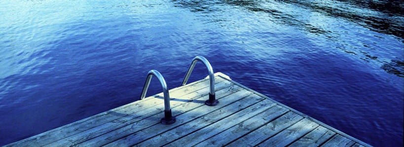 无人,码头,攀登,横图,俯视,室外,白天,旅游,度假,湖,湖泊,美景,水,港口,金属制品,阴影,平静,光线,金属,扶手,梯子,影子,阶梯,湖面,景观,水流,水面,娱乐,倒影,阳光,自然,湖水,享受,休闲,爬,景色,放松,上升,宁静,倒映,自然风光,登高,反照,攀爬,彩图,高角度拍摄,摆渡口,埠头,渡口,渡头,港湾,海港,货运码头,口岸,商港