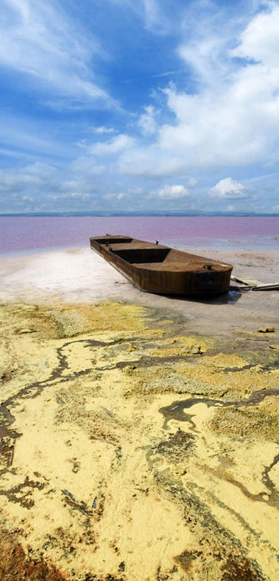 无人,竖图,俯视,室外,白天,旅游,度假,海浪,海洋,美景,沙滩,船,阴影,波纹,光线,沙子,影子,海岸,景观,浪花,水平线,云,云朵,辽阔,木船,海平线,涟漪,沙地,云彩,破坏,娱乐,破损,蓝色,白云,倒影,蓝天,水纹,天空,阳光,自然,海水,交通工具,波浪,天,享受,休闲,广阔,景色,放松,晴朗,一望无际,损坏,倒映,舟,自然风光,载具,丢弃,海景,抛弃,水晕,无边无际,一马平川,遗弃,反照,摈弃,扔掉,扔弃,甩掉,扬弃,大海,风浪,海,海水的波动,海滩,近岸浪,涌浪,晴空,彩图,高角度拍摄,水天相接,水天一线