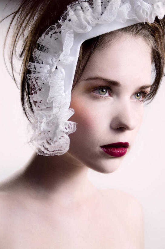 西方人,脸,头,眼睛,鼻子,嘴,脸颊,眉毛,睫毛,一个人,竖图,室内,特写,白天,白色背景,侧面,化妆,性感,欧洲,欧洲人,瞳孔,仅一个年轻女性,仅一个女性,仅一个人,口红,诱惑,眼部,摄影,影棚,勾引,红唇,引诱,尤物,年轻女性,女人,女性,白种人,头部,鼻,睫,脸部,脸蛋,眉,面部,眼,眼睫毛,眼眉,嘴巴,嘴唇,半身,彩图,影棚拍摄,拍摄,眼眉毛,佳丽,丽人,美人