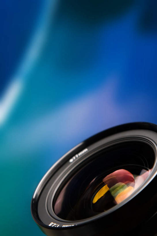 无人,竖图,俯视,室内,特写,白天,静物,相机,阴影,蓝色背景,反射,标志,数字,文字,影子,字符,标识,拍照,数码相机,摄影,阿拉伯数字,影棚,镜头,比例,照相机,彩图,高角度拍摄,影棚拍摄,拍摄,照相