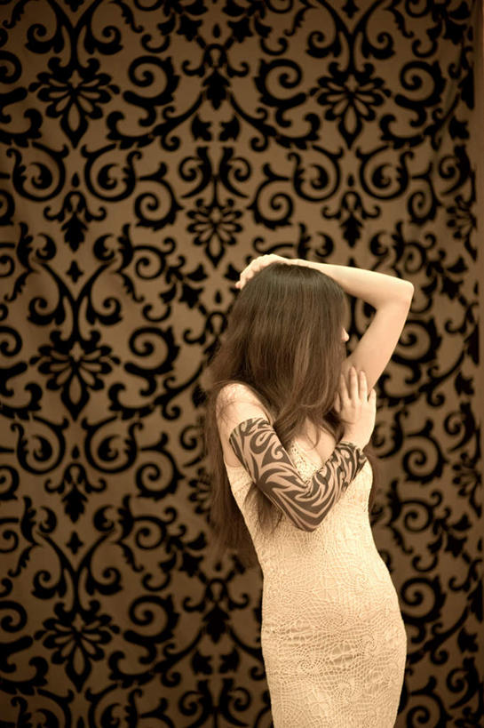 西方人,裸体,一个人,站,举,摸,竖图,室内,白天,正面,性感,壁纸,欧洲,欧洲人,仅一个年轻女性,仅一个女性,仅一个人,抚摸,花纹,图案,注视,观察,看,托,站着,诱惑,观看,勾引,察看,关注,斑纹,引诱,赤身,尤物,年轻女性,女人,女性,白种人,墙纸,触摸,接触,举起,举手,举着,向上举,向上伸,向上托,站立,半身,彩图,佳丽,丽人,美人