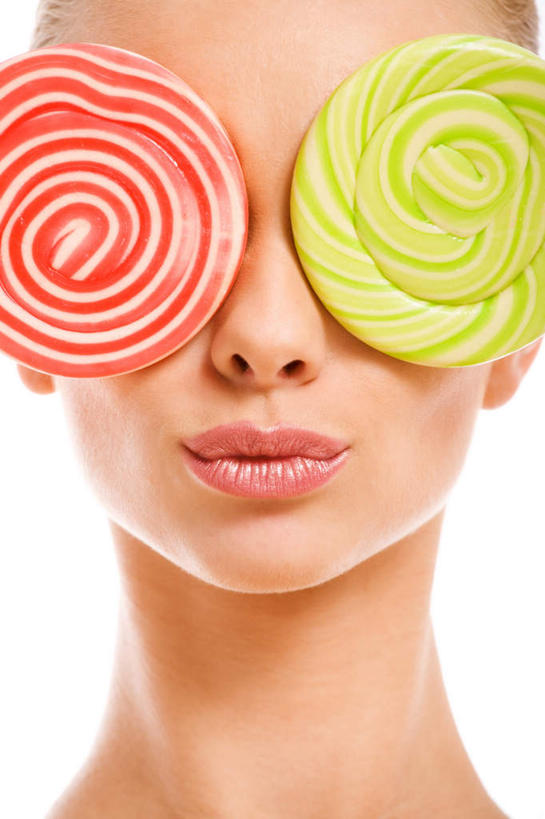 西方人,鼻子,嘴,一个人,竖图,室内,特写,白天,白色背景,正面,欧洲,欧洲人,仅一个年轻女性,仅一个女性,仅一个人,圆形,棒棒糖,圆,食品,糖,糖果,甜点,甜品,食物,两个,红色,绿色,甜食,嘟嘴,撅嘴,遮,遮掩,摄影,影棚,掩盖,遮挡,硬糖,遮盖,掩饰,年轻女性,女人,女性,白种人,鼻,鼻孔,嘴巴,嘴唇,半身,彩图,影棚拍摄,拍摄