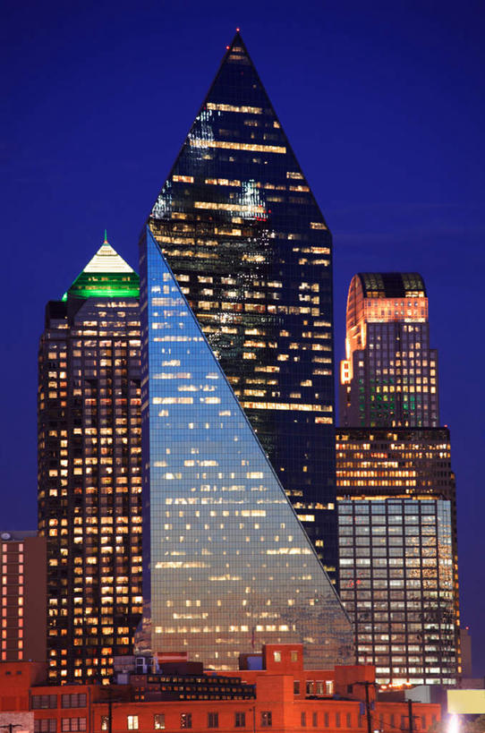 无人,高楼大厦,竖图,室外,夜晚,正面,度假,办公楼,美景,城市风光,城市,大厦,建筑,路灯,摩天大楼,写字楼,照明,美国,景观,灯光,娱乐,灯,蓝色,蓝天,天空,楼宇,天,享受,休闲,商务楼,景色,放松,晴朗,照亮,北美,北美洲,照明设备,德克萨斯州,美洲,德克萨斯,达拉斯,万里无云,达拉斯市,得州,德州,得克萨斯州,孤星之州,北亚美利加洲,亚美利加洲,晴空,晴空万里,彩图,大楼,高层建筑,高楼,摩天楼