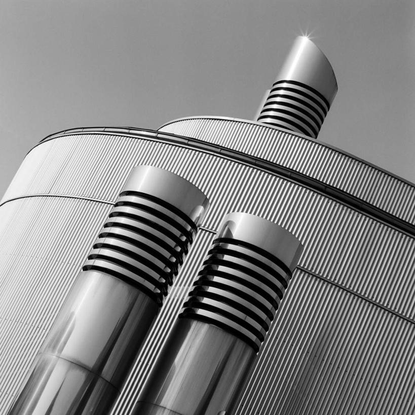 无人,横图,黑白,室外,白天,仰视,阴影,环保,光线,影子,云,云朵,云彩,蓝色,白云,蓝天,天空,阳光,天,发电厂,发电站,能源,晴朗,回收,资源,利用,低碳,循环,持续,晴空,低角度拍摄