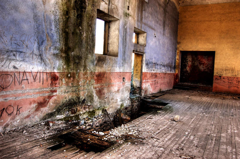 无人,家,横图,室内,白天,正面,度假,美景,地板,城市风光,城市,破旧,陈旧,房屋,墙,屋子,景观,地面,娱乐,楼房,木地板,墙壁,墙面,住宅,享受,休闲,景色,放松,丢弃,抛弃,陈腐,遗弃,摈弃,扔掉,扔弃,甩掉,扬弃,彩图,房子