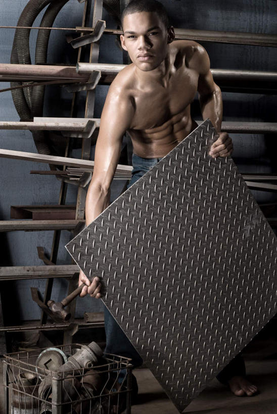 东方人,肌肉,健壮,一个人,站,竖图,室外,白天,正面,金属制品,亚洲,仅一个男性,仅一个人,敲打,握,服装,裤子,金属,锤子,工具,榔头,拿,拿着,注视,牛仔裤,休闲装,黄种人,铁板,裸露,仅一个年轻男性,衣服,观察,看,站着,休闲,健康,休闲服,活力,力量,握着,服饰,观看,青春,五金,察看,变形,紧固,强壮,关注,矫正,裸,塑形,牢固,男人,男性,年轻男性,亚洲人,站立,半身,彩图