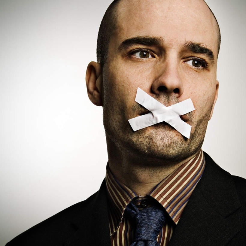 西方人,一个人,商务人士,商务男性,方图,室内,特写,白天,白色背景,正面,衬衫,欧洲,欧洲人,仅一个男性,仅一个人,套装,警告,注视,仅一个年轻男性,观察,看,警示,摄影,影棚,观看,禁止,封条,提醒,察看,关注,提示,限制,商务装,工薪阶层,危险,男人,男性,年轻男性,白种人,白领,上班族,半身,彩图,影棚拍摄,衬衣,拍摄