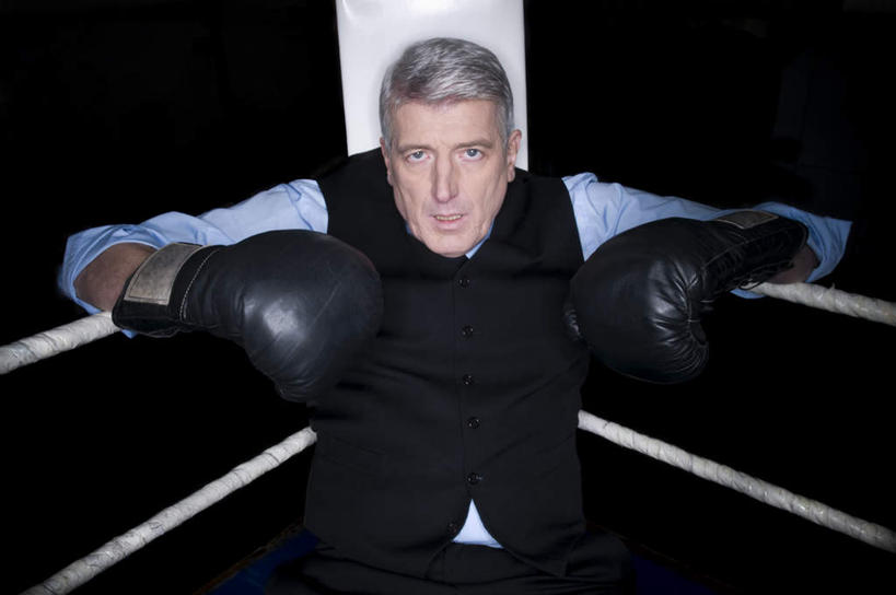 西方人,一个人,拳击手,体育馆,运动场,坐,横图,室内,白天,正面,锻炼,比赛,运动,拳击,欧洲,欧洲人,仅一个男性,仅一个人,仅一个中年男性,拳套,注视,体育场,观察,看,观看,察看,关注,运动馆,体育,男人,男性,中年男性,白种人,拳击家,拳击运动员,坐着,半身,彩图,健身